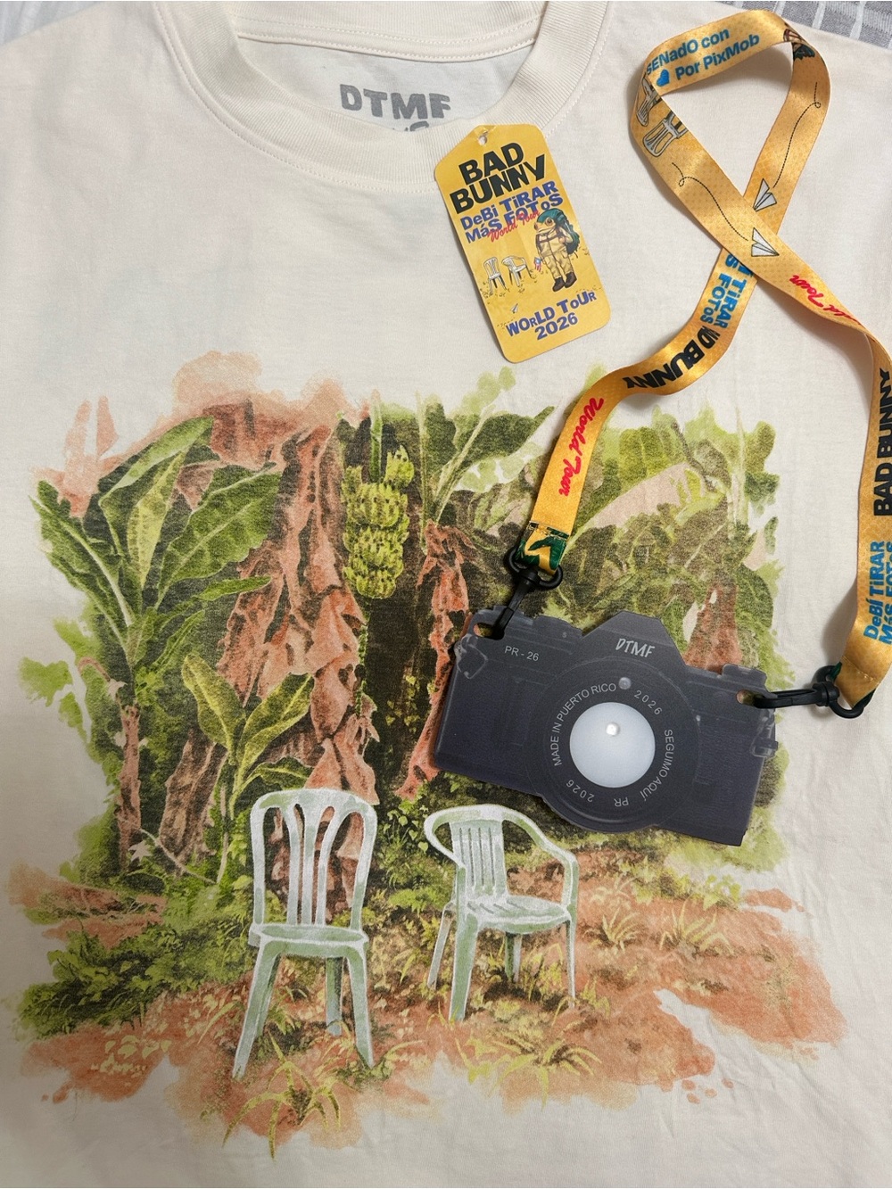 Bad Bunny NEW T-Shirt (unattached tag) size M beige with Camera ( new)